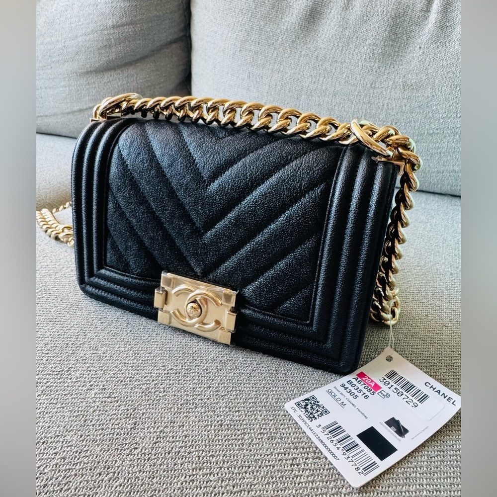 NEW!! Authentic!! Small Chanel Black Quilted Shoulder Bag